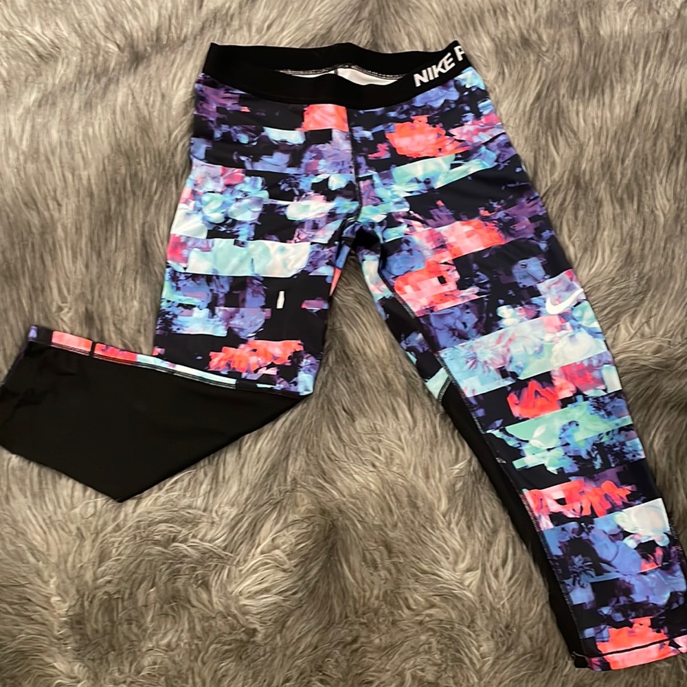 NIKE Dri-Fit crop yoga pant